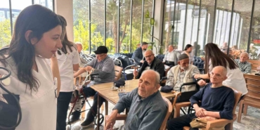 Lise öğrencilerinden huzurevi sakinlerine sağlık taraması