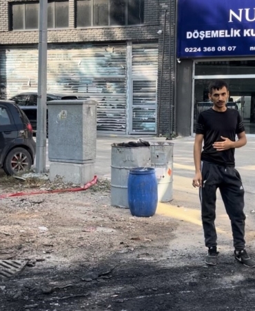 Mercedes marka elektrikli cip park halinde alev topuna döndü
