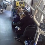 Metrobüste doğum anı araç içi kamerasına yansıdı