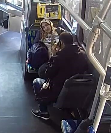 Metrobüste doğum anı araç içi kamerasına yansıdı