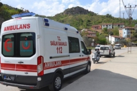 Motosiklet otomobile arkadan çarptı, sürücüsü yaralandı