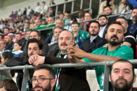 Mustafa Varank, Bursaspor maçını taraftarla izledi