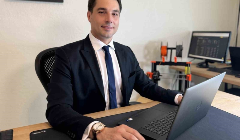 Nikita Türkmen’den diş sağlığında yapay zeka destekli 3D printer sistemi