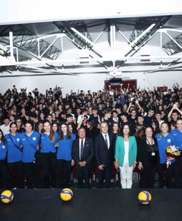 Nilüfer Belediyespor Eker Kadın Voleybol Takımı, öğrencilere altın tavsiyeler