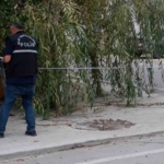 Oğluna saldıran köpeğin sahibini bıçakladı