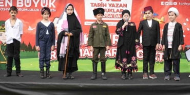 Öğrenciler kostüm giyerek tarihi kahramanları canlandırdı