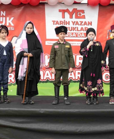 Öğrenciler kostüm giyerek tarihi kahramanları canlandırdı
