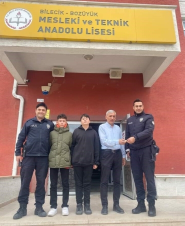 Öğrencilerden örnek davranış