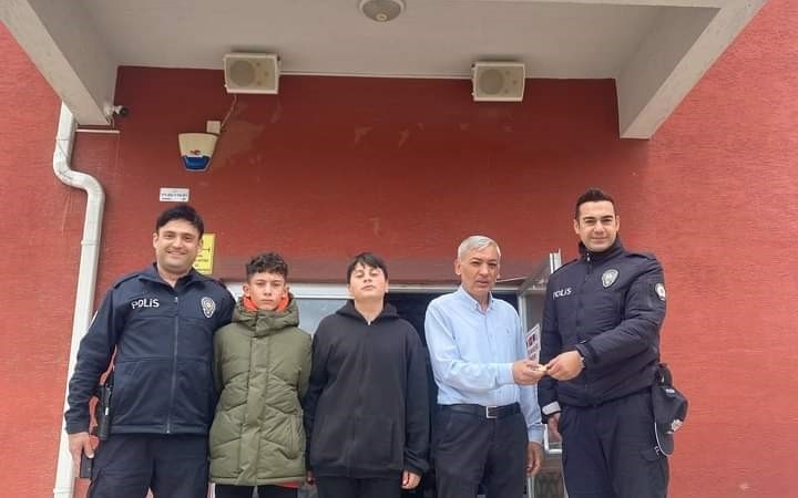 Öğrencilerden örnek davranış