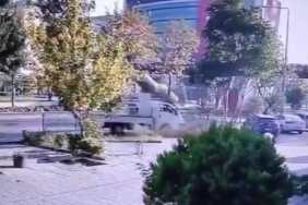 Önce yolcu alan minibüse arıdan kamyonete böyle çarptı