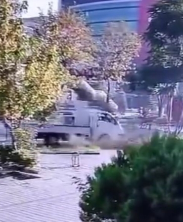 Önce yolcu alan minibüse arıdan kamyonete böyle çarptı