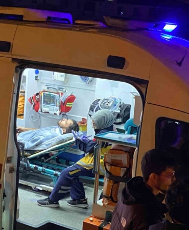 Önünde seyreden otomobile çarptı: 1’i çocuk 5 yaralı