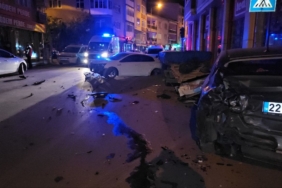 Ortalığın savaş alanına döndüğü kaza kameraya yansıdı