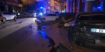 Ortalığın savaş alanına döndüğü kaza kameraya yansıdı