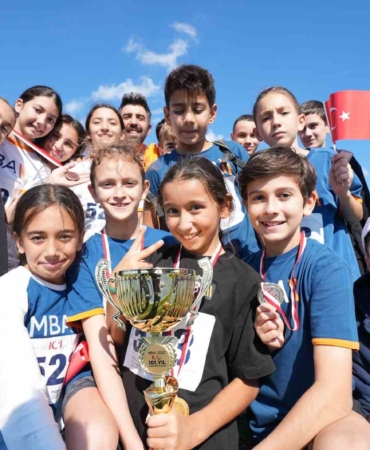 Ortaokul öğrencileri 101. Yıl Cumhuriyet Koşusu’nda buluştu