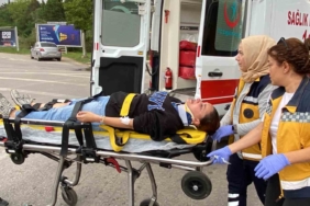 Otomobil motosiklete çarpıp kaçtı