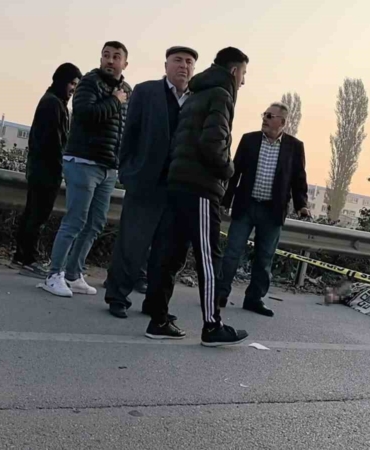 Otomobilin çarptığı adam hayatını kaybetti