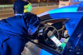 (Özel) Alkollü araç başına geçti, ehliyetini verince ağlamaya başladı