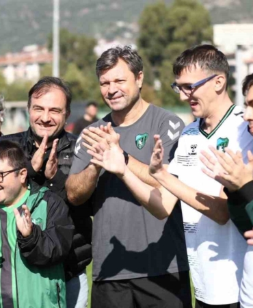 Özel çocuklar Kocaelispor futbolcularıyla bir araya geldi