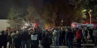 Palet deposunda çıkan büyük yangın 1 saatte söndürüldü