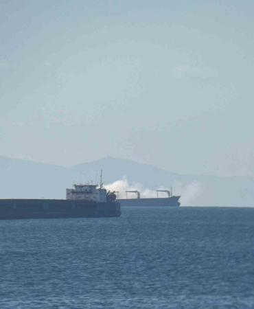 Pendik açıklarında Balıkçı Adası mevkiinde bulunan bir gemide yangın çıktı. Olay yerine itfaiye ekibi sevk edildi.