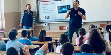 Polis ekiplerinden öğrencilere siber eğitimi