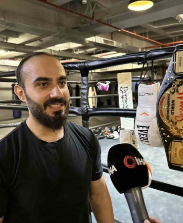 Polis Memuru Barış Üçlü, Uluslararası Kick Boks turnuvasında şampiyon oldu