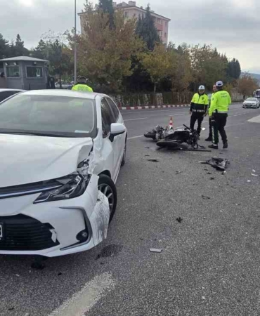Polisevi Kavşağı’nda meydana gelen trafik kazasında 1 kişi yaralandı