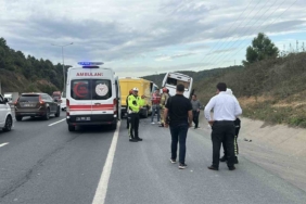 PTT aracı ile servis minibüsü ile çarpıştı: 4 yaralı