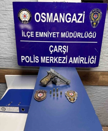 Ruhsatsız tabancayla gezen ve 15 yıl hapisle aranan suç makinası, gece kartallarından kaçamadı