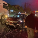 Sakarya’da otomobil ile servis midibüsü çarpıştı: 4 yaralı