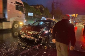 Sakarya’da otomobil ile servis midibüsü çarpıştı: 4 yaralı