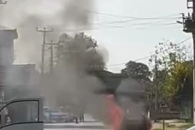 Sakarya’da seyir halindeki otomobil alevlere teslim oldu