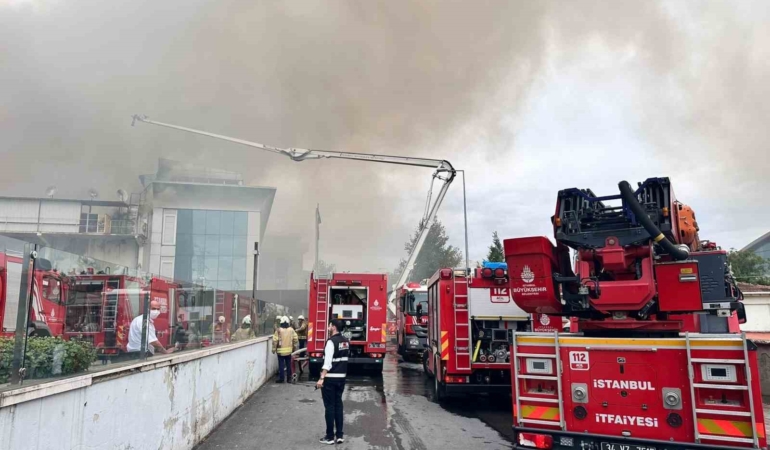 Sancaktepe’de soğuk hava deposunda çıkan yangın kontrol altına alındı
