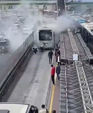 Sefaköy metrobüs durağında yangın paniği