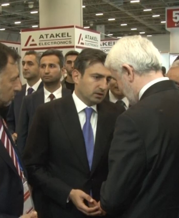 Selçuk Bayraktar TUSAŞ standını ziyaret etti