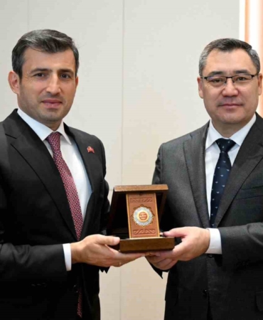 Selçuk Bayraktar’a Kırgızistan’dan devlet nişanı