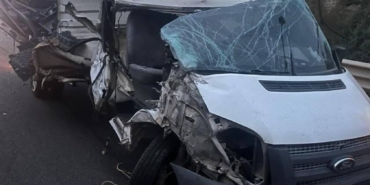 Seyir halindeki kamyonet tıra arkadan çarpıştı, 1 kişi yaralandı