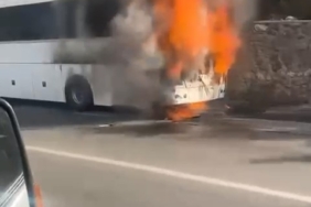 Seyir halindeki otobüs alev alev yandı