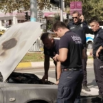 Seyir halindeki otomobil alev aldı