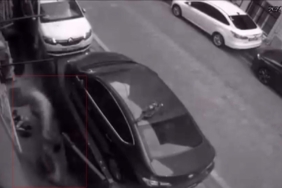 Silahlı saldırgana anahtarlık atarak karşı koydu