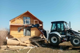 Silivri Belediyesi tarım arazilerindeki kaçak yapıların yıkımına devam ediyor
