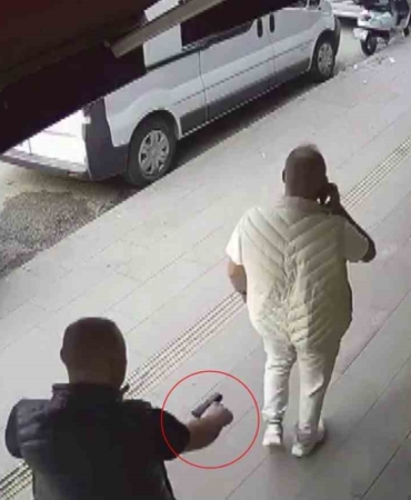 Sokak ortasında arkasından sinsice yaklaşıp böyle vurdu