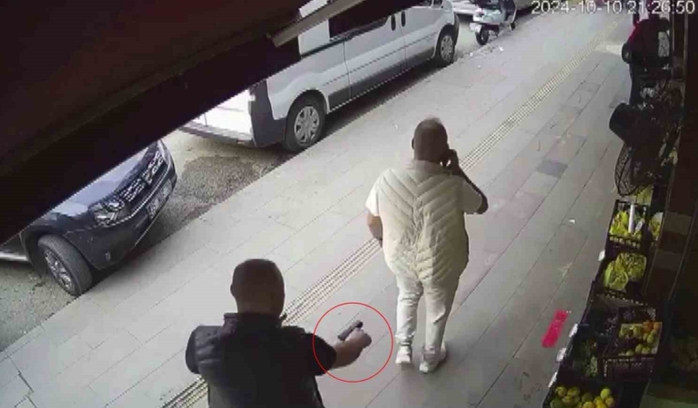 Sokak ortasında arkasından sinsice yaklaşıp böyle vurdu