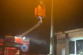 Şömineden çıkan yangın evi kullanılamaz hale getirdi