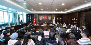 Sultangazi Belediye Başkanı Abdurrahman Dursun gençlerle bir araya geldi