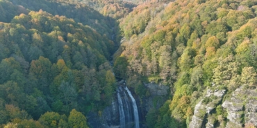 Suuçtu Şelalesi’nde sonbahar büyüsü