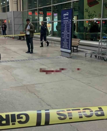 Takip ettiği husumetlisini terminalde vurdu