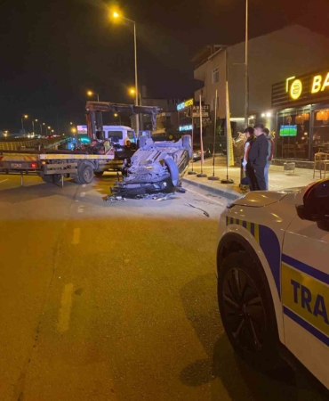 Takla atan otomobildeki 3 kişi yaralandı