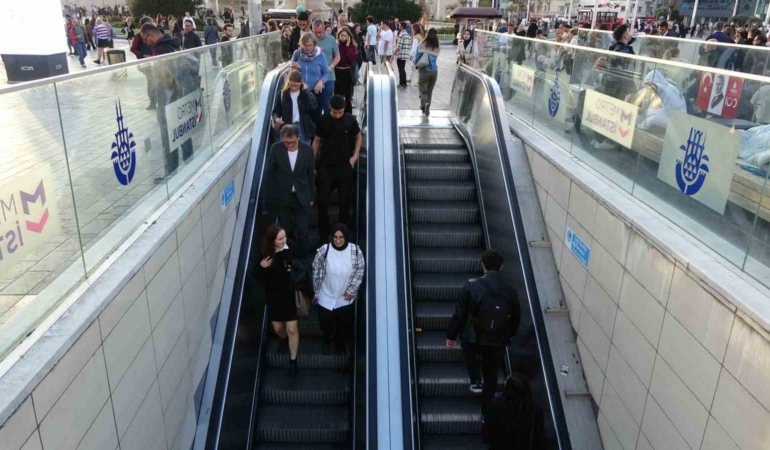 Taksim Metrosu’nda yürüyen merdiven çilesi